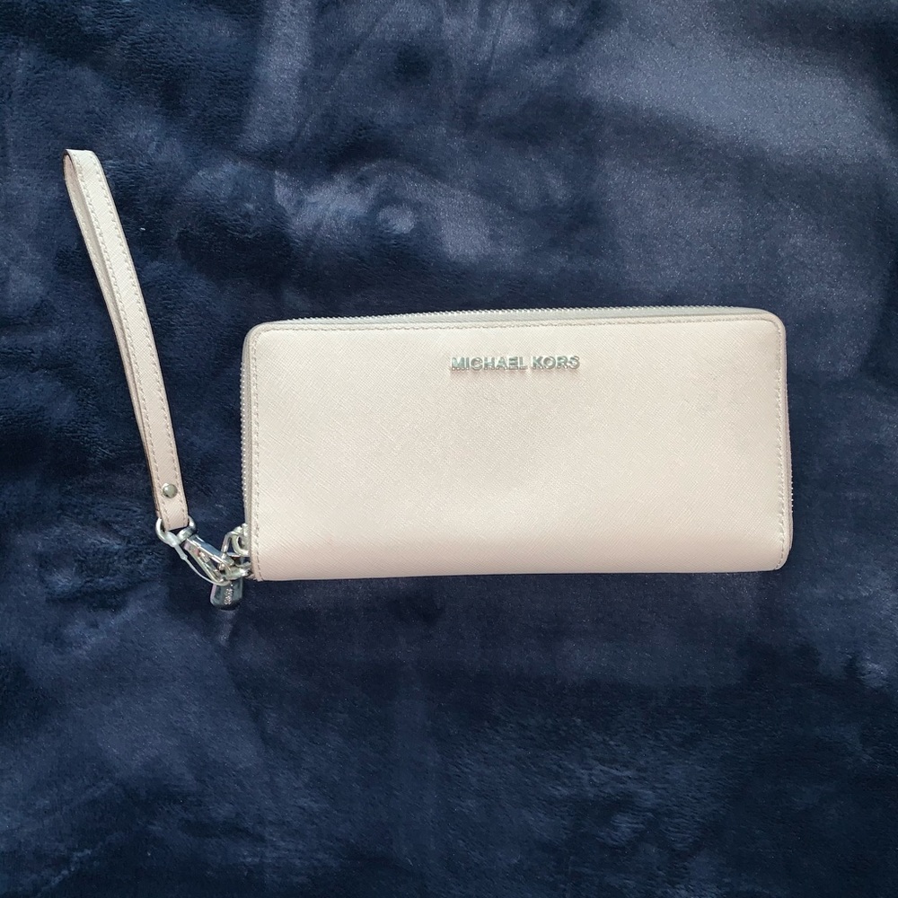 Michael Kors Silver Jet Set Continental wallet